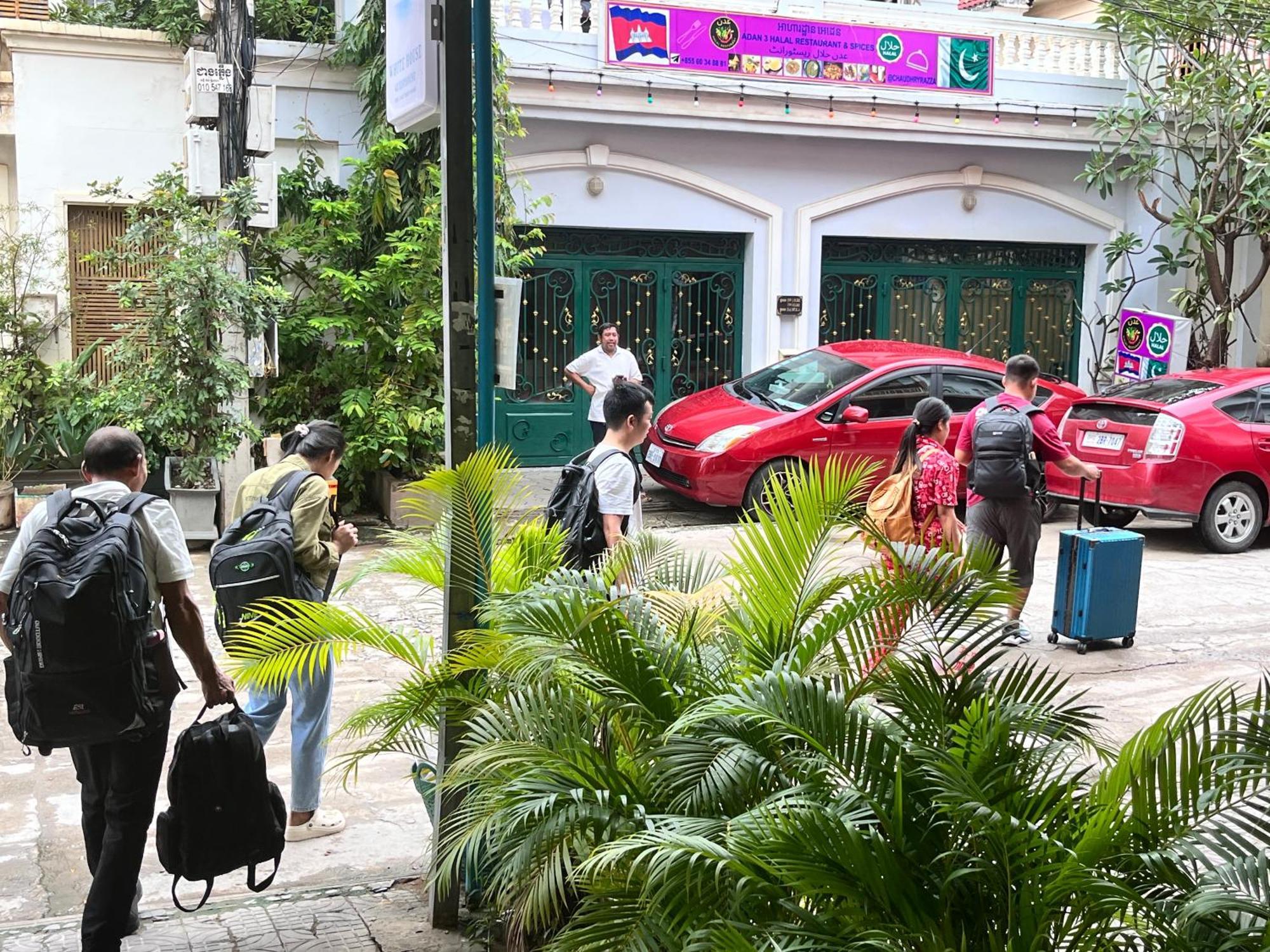 White House Guesthouse Phnom Penh Exterior photo