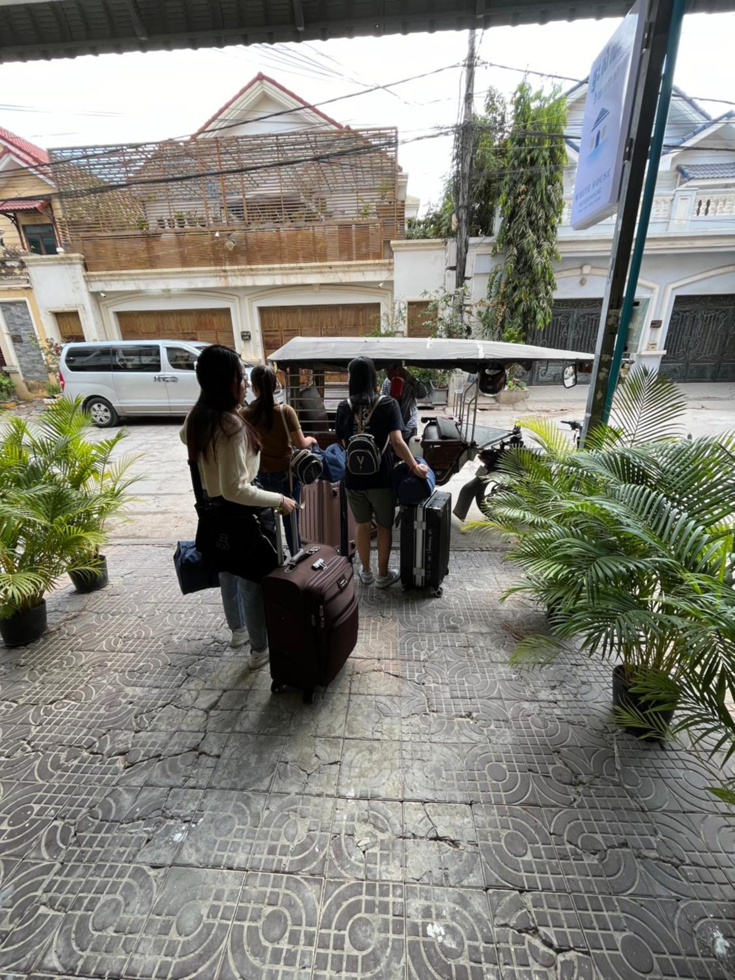 White House Guesthouse Phnom Penh Exterior photo